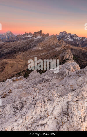 Viste del monte Antelao,Croda da Lago e il gruppo del monte Pelmo,Cortina d'Ampezzo,Belluno distretto,Veneto,l'Italia,l'Europa Foto Stock