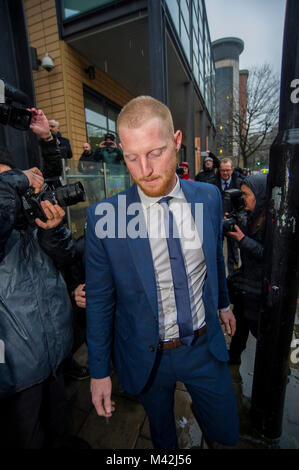 Inghilterra Cricketer Ben Stokes arriva a Bristol Magistrates Court dove egli si trova di fronte a una carica di affray. Foto Stock