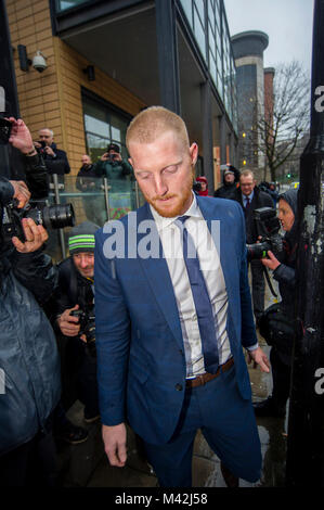 Inghilterra Cricketer Ben Stokes arriva a Bristol Magistrates Court dove egli si trova di fronte a una carica di affray. Foto Stock