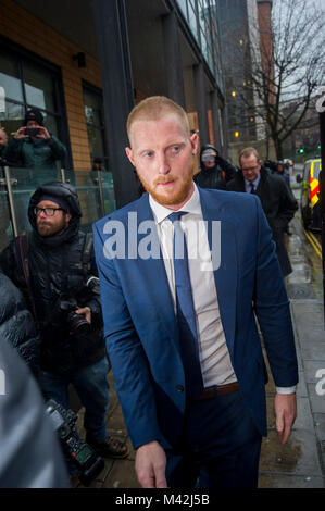 Inghilterra Cricketer Ben Stokes arriva a Bristol Magistrates Court dove egli si trova di fronte a una carica di affray. Foto Stock