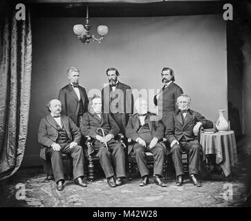 Johnson Impeachment Comitato. Da sinistra a destra, seduto: Benjamin F. Butler, Thaddeus Stevens, Thomas Williams, John A. Bingham. In piedi: James F. Wilson, George S. Boutwell, John A. Logan. Foto Stock