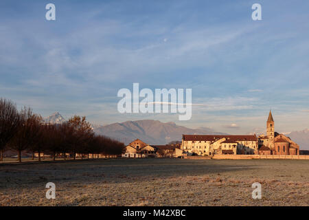 Staffarda, in provincia di Cuneo, Piemonte, Italia, Europa. L'Abbazia di Staffarda Foto Stock