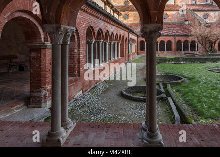 Staffarda, in provincia di Cuneo, Piemonte, Italia, Europa. L'Abbazia di Staffarda Foto Stock