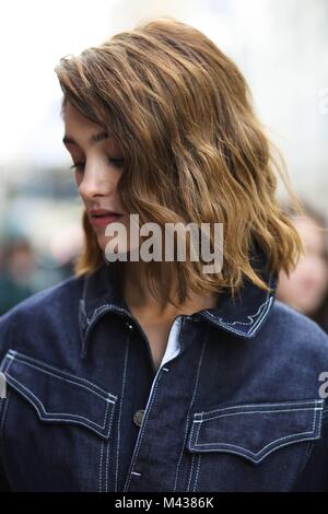 Natalia Dyer frequentando il Zadig & Voltaire pista mostra durante la settimana della moda di New York - Feb 12, 2018 - Foto: Pista Manhattan/Zach Chase ***per solo uso editoriale*** | Verwendung weltweit Foto Stock