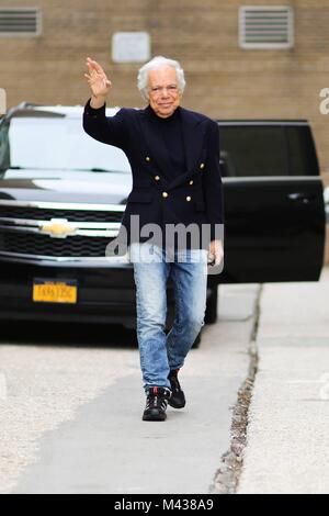 La città di New York, Stati Uniti d'America. 12 Feb, 2018. Designer Ralph Lauren lasciando il Ralph Lauren pista mostra durante la settimana della moda di New York - Feb 12, 2018 - Credit: Pista Manhattan/Zach Chase ***per solo uso editoriale*** | Verwendung weltweit/dpa/Alamy Live News Foto Stock