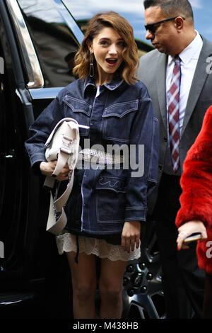 La città di New York, Stati Uniti d'America. 12 Feb, 2018. Natalia Dyer frequentando il Zadig & Voltaire pista mostra durante la settimana della moda di New York - Feb 12, 2018 - Credit: Pista Manhattan/Zach Chase ***per solo uso editoriale*** | Verwendung weltweit/dpa/Alamy Live News Foto Stock