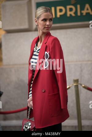 La città di New York, Stati Uniti d'America. 12 Feb, 2018. Nicky Hilton Rothschild in arrivo per una pista mostra durante la settimana della moda di New York - Feb 12, 2018 - Credit: Pista Manhattan/Michelle Sangster ***per solo uso editoriale*** | Verwendung weltweit/dpa/Alamy Live News Foto Stock