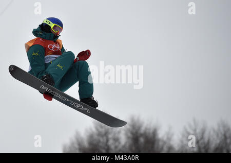 Pyeongchang, Corea del Sud. Xiv Feb, 2018. Scotty James dall Australia jumping durante l'uomo halfpipe evento finale del 2018 Olimpiadi invernali nella neve Bokwang Phoenix Park in Pyeongchang, Corea del Sud, 14 febbraio 2018. Credito: Angelika Warmuth/dpa/Alamy Live News Foto Stock