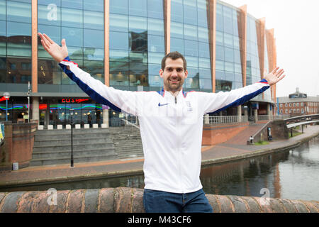 Birmingham, Inghilterra, Regno Unito. 14 febbraio 2018, olimpico medaglia di bronzo alto ponticello Robbie Grabarz visitare l'Arena di Birmingham a ispezionare la pista e salto in alto pit in vista del mondiale Indoor di Atletica che si svolgono in poco più di due settimane. Robbie è stato selezionato per la GB team . Il salto in alto evento sarà uno dei primi eventi a prendere posto il giovedì sera. Foto Stock