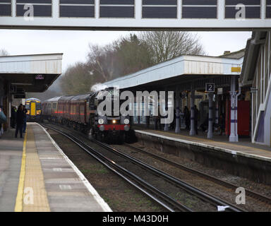 Orpington,UK,14 Febbraio 2018,Oliver Cromwell locomotiva a vapore passa attraverso la stazione di Bellaria Igea Marina nel suo viaggio di ritorno dalle bianche scogliere Valentine pranzo viaggio speciale. Il giorno del viaggio è stato organizzato dalla Cattedrale Express©Keith Larby/Alamy Live News Foto Stock