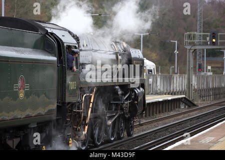 Orpington,UK,14 Febbraio 2018,Oliver Cromwell locomotiva a vapore passa attraverso la stazione di Bellaria Igea Marina nel suo viaggio di ritorno dalle bianche scogliere Valentine pranzo viaggio speciale. Il giorno del viaggio è stato organizzato dalla Cattedrale Express©Keith Larby/Alamy Live News Foto Stock