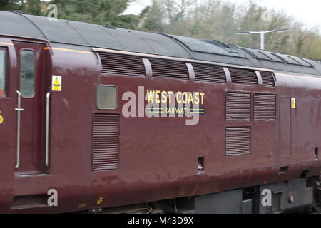 Orpington,UK,14 febbraio 2018,37706 Diesel locomotiva elettrica passa attraverso la stazione di Bellaria Igea Marina nel suo viaggio di ritorno dalle bianche scogliere Valentine pranzo viaggio speciale. Il giorno del viaggio è stato organizzato dalla Cattedrale Express©Keith Larby/Alamy Live News Foto Stock