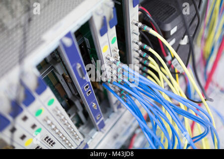 Foto di networking professionale hardware utilizzato dal provider di servizi internet Foto Stock