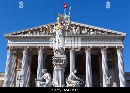 Statua di Pallade Atena davanti al Parliamen austriaco Foto Stock