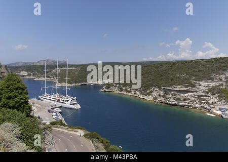 Nave a vela in Bonifacio, Corsica, Francia, Europa Foto Stock