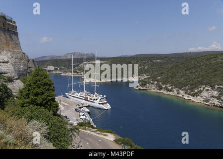 Nave a vela in Bonifacio, Corsica, Francia, Europa Foto Stock