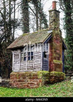 Il custode del capanno in motivi di Furness Abbey, Barrow in Furness Foto Stock