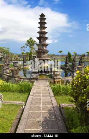 Fontana in Imperial bagni. (Taman Tirta Gangga) Bali Foto Stock