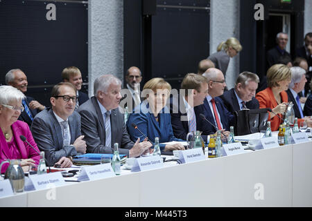 CDU/CSU e SPD continuano le trattative di coalizione Foto Stock