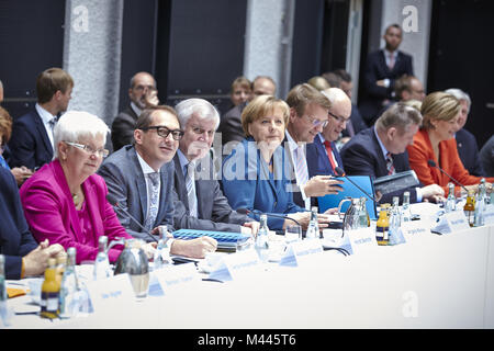 CDU/CSU e SPD continuano le trattative di coalizione Foto Stock