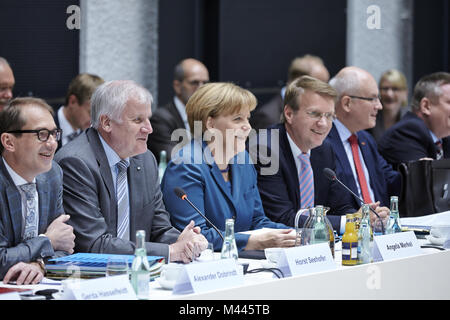 CDU/CSU e SPD continuano le trattative di coalizione Foto Stock