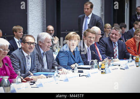 CDU/CSU e SPD continuano le trattative di coalizione Foto Stock