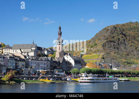 Cochem con la chiesa parrocchiale di San Martino,Moselle,Renania-Palatinato, Germania Foto Stock