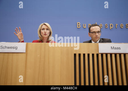 Maas e Schwesig a livello federale conferenza stampa a Berlino. Foto Stock