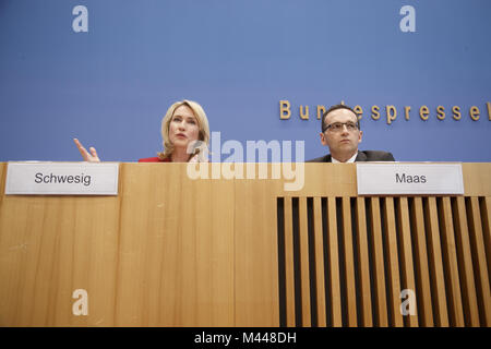 Maas e Schwesig a livello federale conferenza stampa a Berlino. Foto Stock