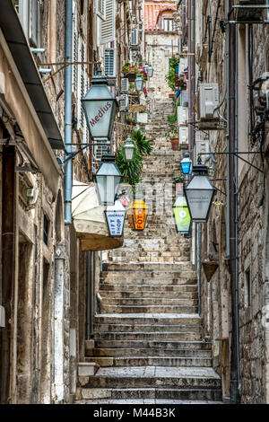 Il pittoresco angolo del centro storico di Dubrovnik, Croazia Foto Stock