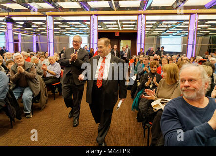 Sost. Jerrold Nadler (D-New York del decimo distretto congressuale) e New York City Comptroller Scott Stringer presso la NYU Kimmel Center per un municipio. Foto Stock