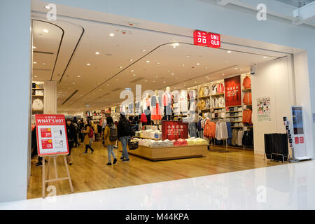 HONG KONG - 4 febbraio 2018: Uniqlo store in Hong Kong. UNIQLO è un giapponese di abbigliamento casual designer, la fabbricazione e il rivenditore operante in tutto il mondo. Foto Stock