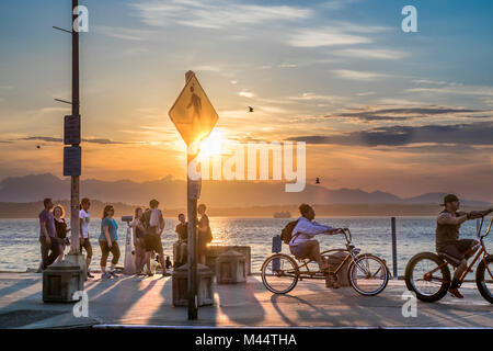 Stati Uniti, Washington, Seattle, Alki Point, Olympic Mountains, Puget Sound Foto Stock