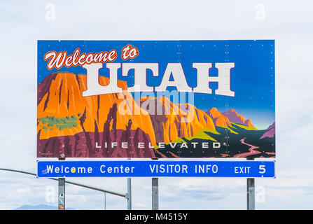 Utah,Stati Uniti d'America. 06-01-17 : utah segno vicino alla strada sulla giornata di sole. Foto Stock