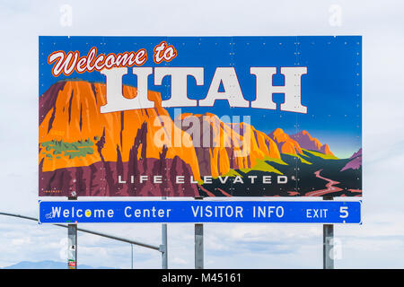 Utah,Stati Uniti d'America. 06-01-17 : utah segno vicino alla strada sulla giornata di sole. Foto Stock