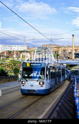 Sheffield Super Tram n5 con livrea originale sul percorso di Middlewood. Immagine presa in agosto 1996 Foto Stock