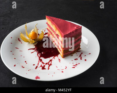 Torta con gelificata di lamponi freschi Foto Stock