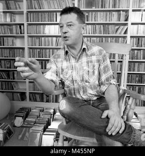 BBC Radio DJ Andy Kershaw fotografato nella sua casa di Londra, il 20 gennaio 2005. Foto Stock