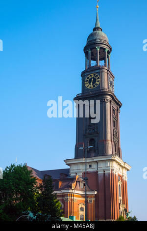 La torre della chiesa di San Michele di Amburgo Foto Stock