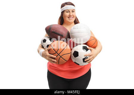 Donna sovrappeso contenere differenti tipi di palle sportive isolati su sfondo bianco Foto Stock