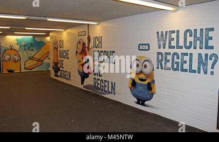 La stazione della metropolitana Miniondamm a Berlino Foto Stock