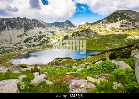 Lago di montagna Bucura, in Retezat, Romania, Europa Foto Stock