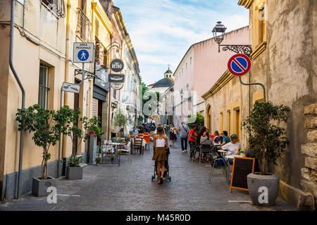 La zona pedonale a Oristano, Sardegna, Italia Foto Stock