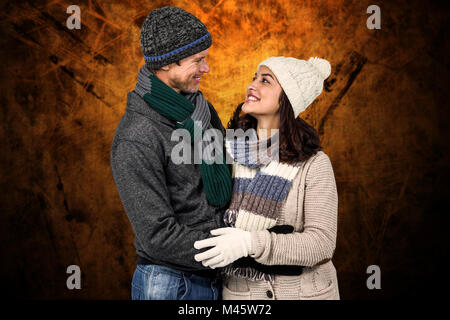 Immagine composita di inverno giovane godendo bevande calde Foto Stock