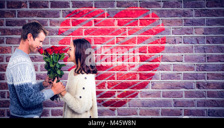 Immagine composita della coppia romantica holding rose rosse Foto Stock