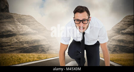 Immagine composita di geeky giovane imprenditore pronto per la gara Foto Stock