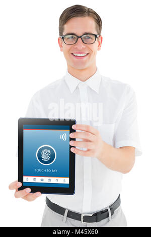 Immagine composita di geeky imprenditore che mostra il suo tablet pc Foto Stock