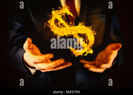 Immagine composita della sezione mediana di imprenditore con braccia Foto Stock