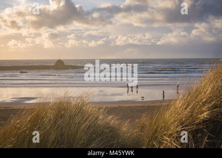 Il tramonto sopra Summerleaze Beach a Bude, Cornwall Foto Stock