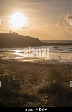 Il tramonto sopra Summerleaze Beach a Bude, Cornwall Foto Stock